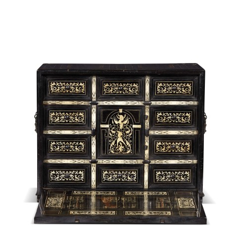 Cabinet de voyage en ébène et filets d'ivoire gravé, Milan vers 1620 - Franck Baptiste Provence