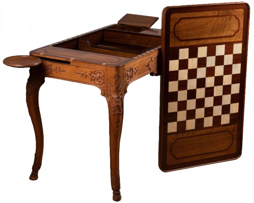 Table à jeu en noyer, Lyon, époque Régence