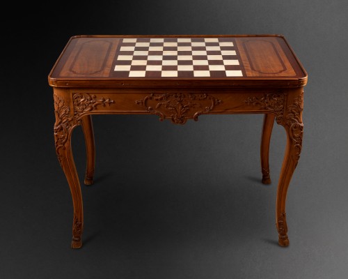 Walnut gaming table, Lyon, Regency period - Furniture Style French Regence