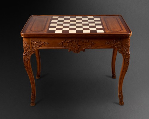 Table à jeu en noyer, Lyon, époque Régence - Mobilier Style Régence