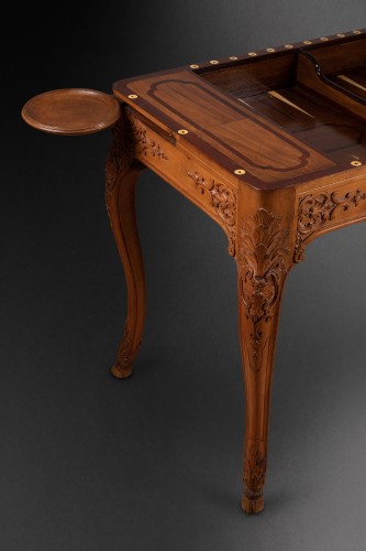 Table à jeu en noyer, Lyon, époque Régence - Régence