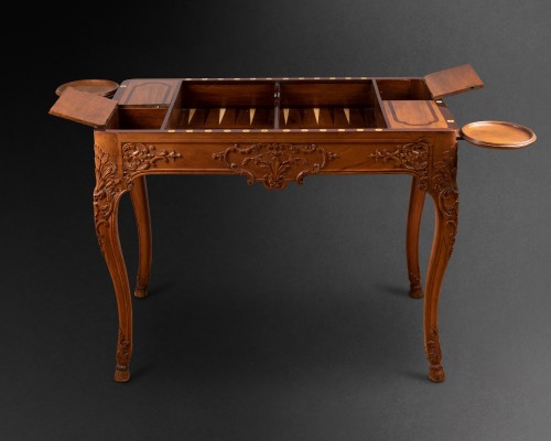 French Regence - Walnut gaming table, Lyon, Regency period