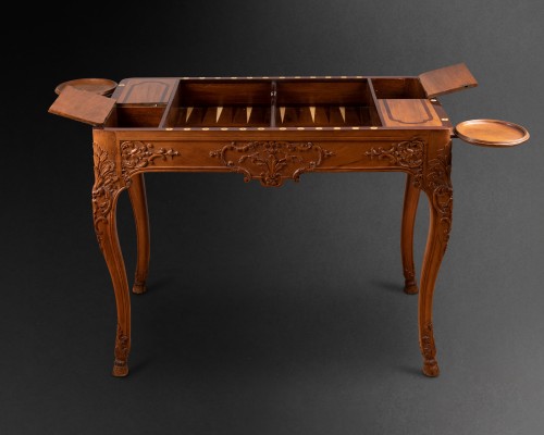 Régence - Table à jeu en noyer, Lyon, époque Régence