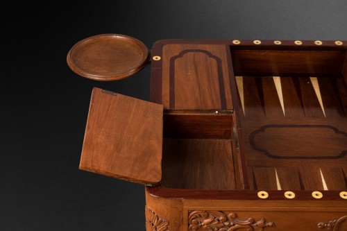 Antiquités - Table à jeu en noyer, Lyon, époque Régence