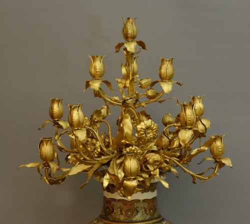 Luminaires Bougeoirs et Chandeliers - Paire de candélabres montés sur vases XIXe