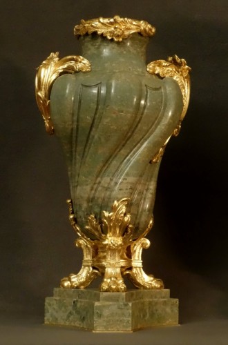 Objet de décoration Cassolettes, coupe et vase - Paire de grands vases en serpentine XIXe