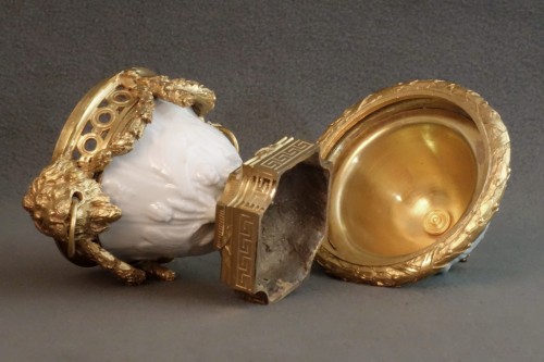 XVIIIe siècle - Paire de pots pourris d'alcôve d'époque Louis XVI