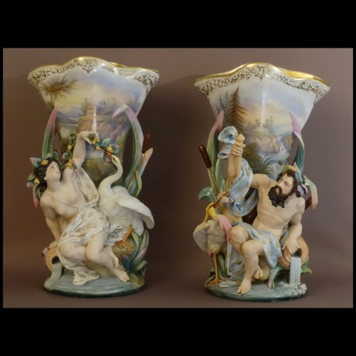 Antiquités -   Pair Of Larges Vases Showing Allegory Of Sources