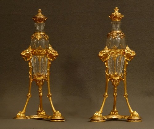 Objet de décoration Cassolettes, coupe et vase - Paire de grands flacons à parfum montés XIXe