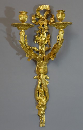 Lighting  - Pair of 19th century bronze sconce