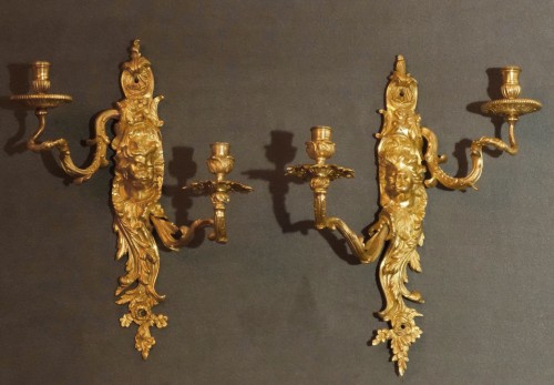 Paire d'appliques aux Putti souffleurs vers 1720 - Luminaires Style Régence