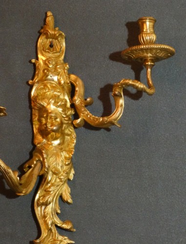 Paire d'appliques aux Putti souffleurs vers 1720 - Antiquités Garnier