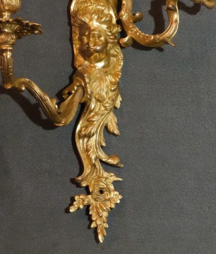 XVIIIe siècle - Paire d'appliques aux Putti souffleurs vers 1720