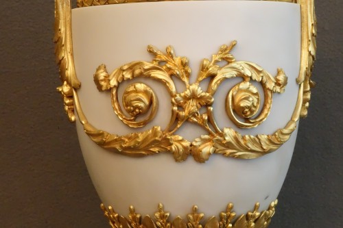 XIXe siècle - Paire d'importants pots couverts  vers 1830