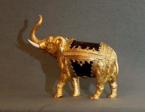 A late 19th century Elephant whose body opens to make a spice jar - Objects of Vertu Style 