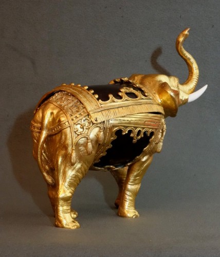Éléphant dont le corps s'ouvre pour faire pot à épices  fin 19e siècle - Antiquités Garnier