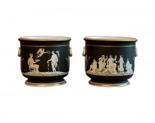 Pair of Paris porcelain pot covers 1820