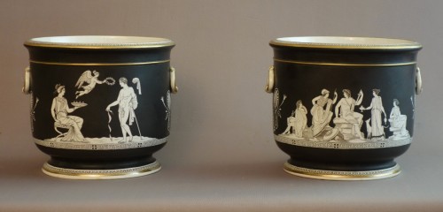Paire de cache-pots en porcelaine de Paris 1820 - Céramiques, Porcelaines Style Restauration - Charles X