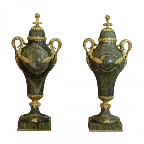 Paire  de vases couverts fin XIXe