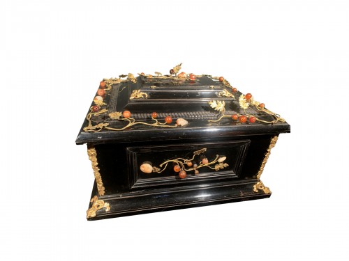 box in ebony, gilded bronze and agates - Italy, Florence 18th century