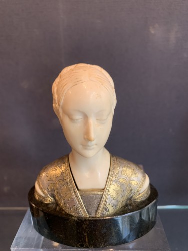 Petit buste de femme en chryséléphantine - Objets de Vitrine Style Napoléon III