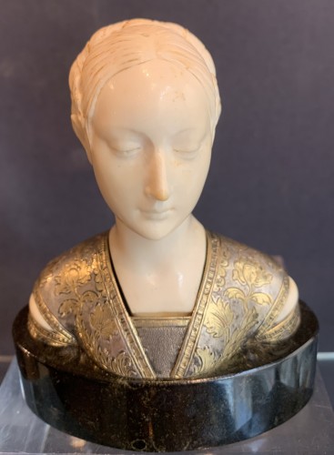 Objects of Vertu  - Small chryselephantine bust of a woman