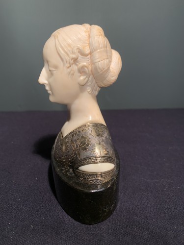 Petit buste de femme en chryséléphantine - Napoléon III