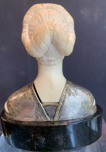 Napoléon III - Petit buste de femme en chryséléphantine
