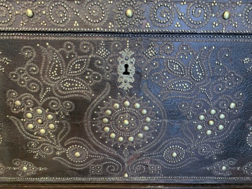 Large leather travel trunk with studded decoration late 17th c - 
