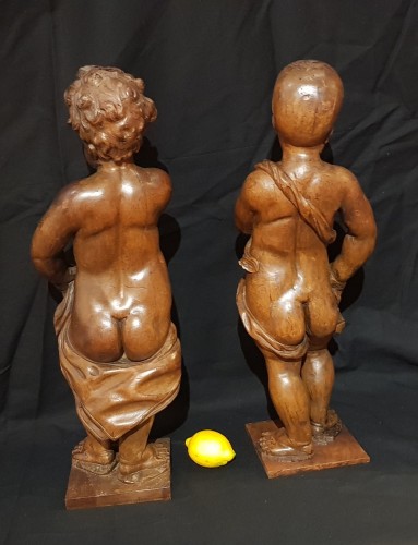 Two pendant putti in carved wood, 17th century Germany - 