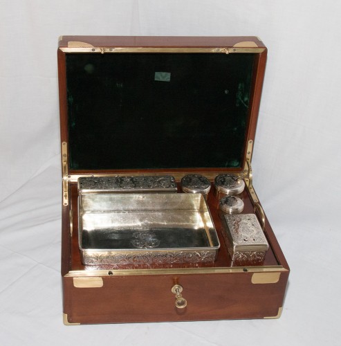 Argenterie et Arts de la table  - Coffret nécessaire de voyage Louis Ainé Aucoc milieu XIXe
