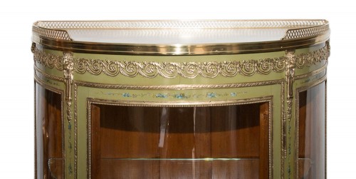 Antiquités - Display A late 19th century cabinet decorated with Vernis Martin 