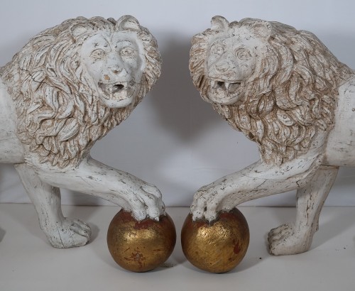 XIXe siècle - Grande paire de lions en bois Italie fin du XIXe siècle