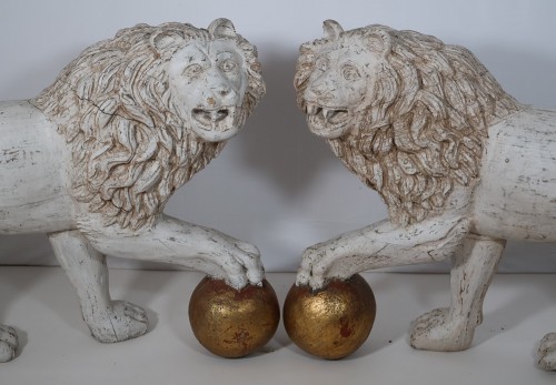 Grande paire de lions en bois Italie fin du XIXe siècle - 