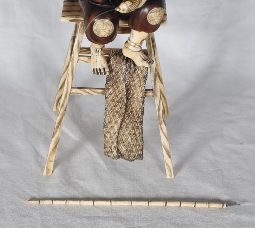 Antiquités - Okimono en bois et ivoire, Japon époque Meiji