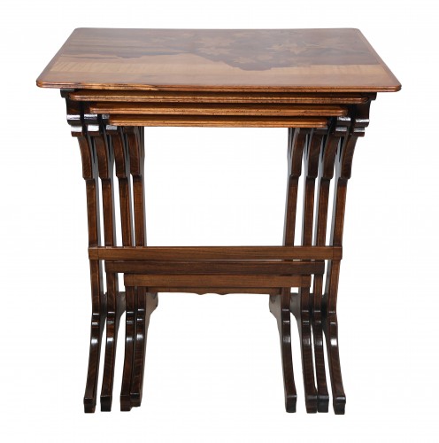 Mobilier Table & Guéridon - Émile Gallé, suite de quatre tables gigognes