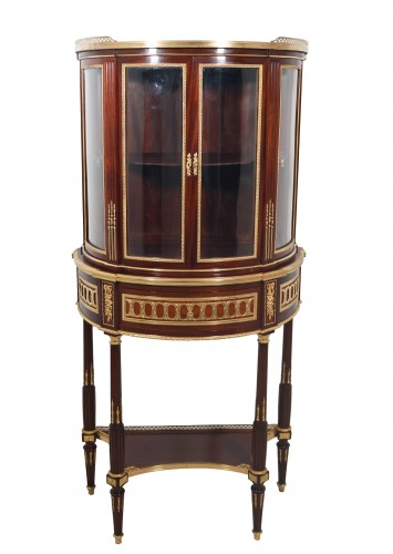 Vitrine demi-lune fin XIXe attribuée à Paul Sormani