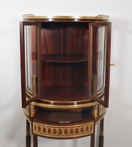 XIXe siècle - Vitrine demi-lune fin XIXe attribuée à Paul Sormani