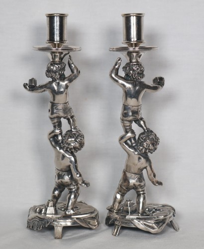 Paire de bougeoirs en bronze argenté signés Alphonse Giroux Paris - 