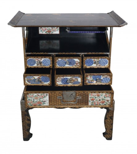 Antiquités - Japanese cabinet known as Shodana, Meiji period, 1868-1912