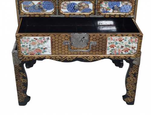 Antiquités - Japanese cabinet known as Shodana, Meiji period, 1868-1912