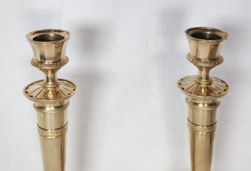 XIXe siècle - Paire de bougeoirs Empire en bronze doré