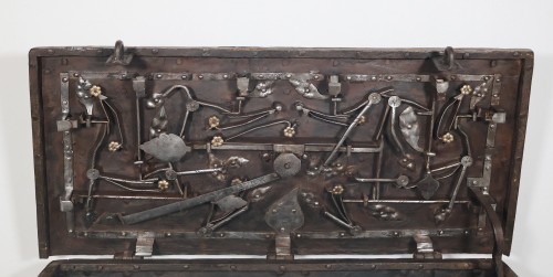 Mobilier Cabinet & Coffre - Coffre en fer forgé de Nuremberg époque XVIIe siècle