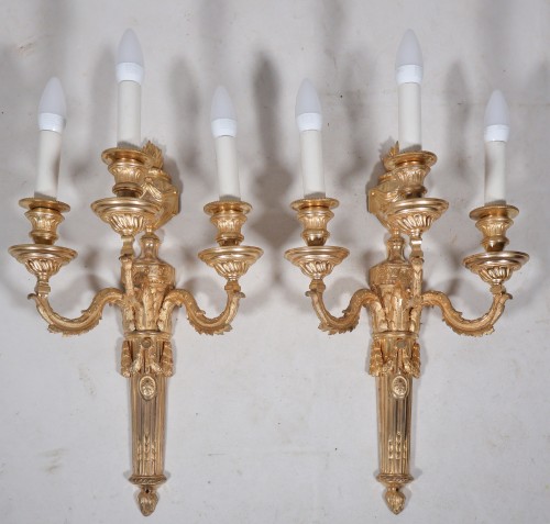 Paire d'appliques en bronze doré époque Louis XVI - Luminaires Style Louis XVI