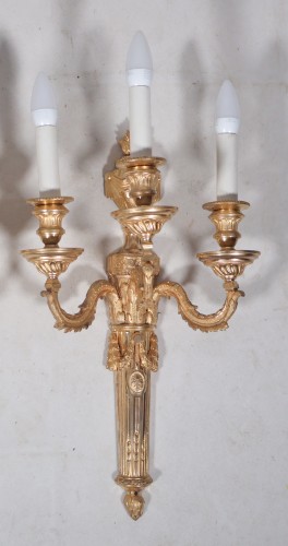 XVIIIe siècle - Paire d'appliques en bronze doré époque Louis XVI