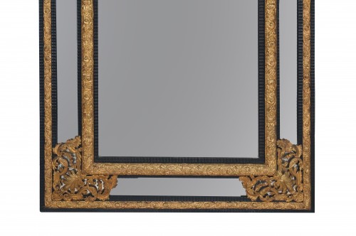 Miroirs, Trumeaux  - Miroir à parcloses en cuivre repoussé circa 1870