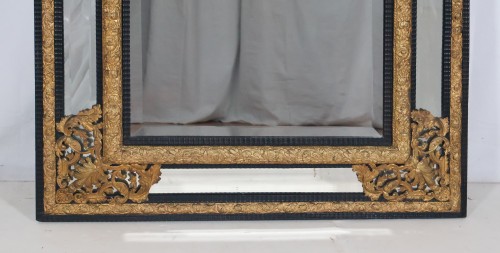 XIXe siècle - Miroir à parcloses en cuivre repoussé circa 1870