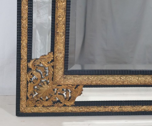 Antiquités - Miroir à parcloses en cuivre repoussé circa 1870