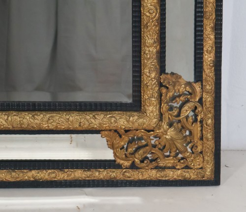 Antiquités - Miroir à parcloses en cuivre repoussé circa 1870