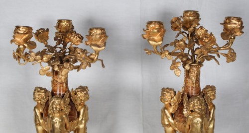 Paire de candélabres aux putti fin XIXe siècle en bronze doré et marbre - Galerie Lauretta